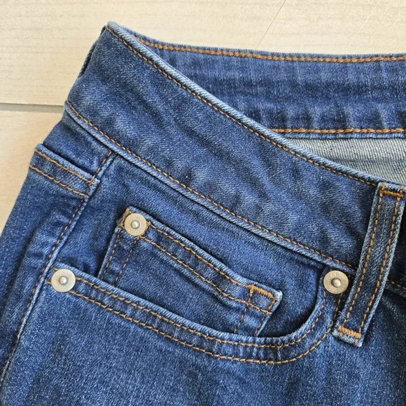 NWT GAP Curvy True Skinny Stretch Jeans Blue Distressed Knees - Picture 8 of 15